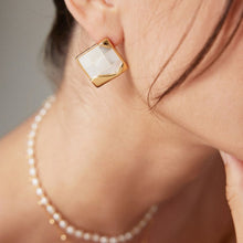 Load image into Gallery viewer, Baroque Pearl Embrace Earring