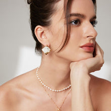 Load image into Gallery viewer, Baroque Pearl Embrace Earring